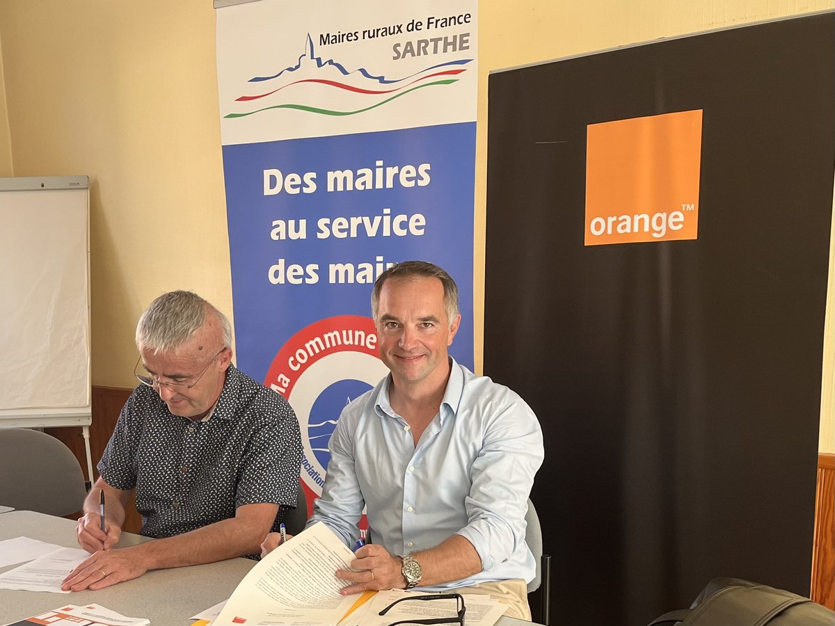 Signature aujourd’hui avec <a href="/domidhumeaux/">dhumeaux dominique</a> d une convention sur l élagage pour une coopération entre @Maires_Ruraux72 et <a href="/OrangePaysLoire/">OrangePaysdelaLoire</a>.  Une mobilisation de l ensemble des acteurs sur la protection des réseaux