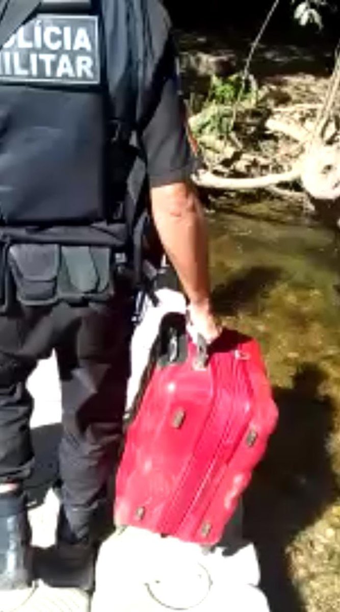 Via: Território Cunhambebe Pindorama 

“Urgente!
Neste momento, o prefeito de Mangaratiba (RJ), Alan Bombeiro, entrou na comunidade indígena Cunhambebe Pindorama com uma reintegração de posse.
Os parentes estão sofrendo despejo em uma ação de reintegração de posse, determinada +