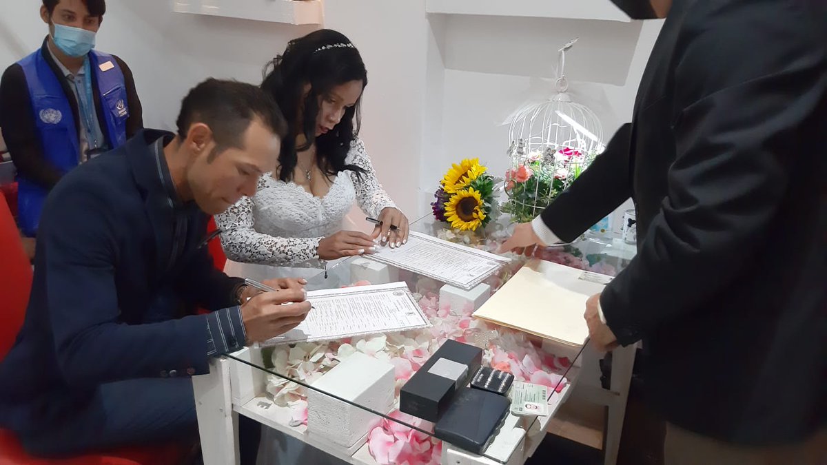 AcnurMexico's tweet photo. ❤️👰🏽‍♀️🤵🏽❤️ En ACNUR nos gustan las historias de amor. 

Tokiro y Edelys son originarios de Cuba 🇨🇺 y la semana pasada contrajeron matrimonio. Ahora viven en #SanLuisPotosí, lugar en el que han comenzado una nueva vida. https://t.co/lKp7wpNttF