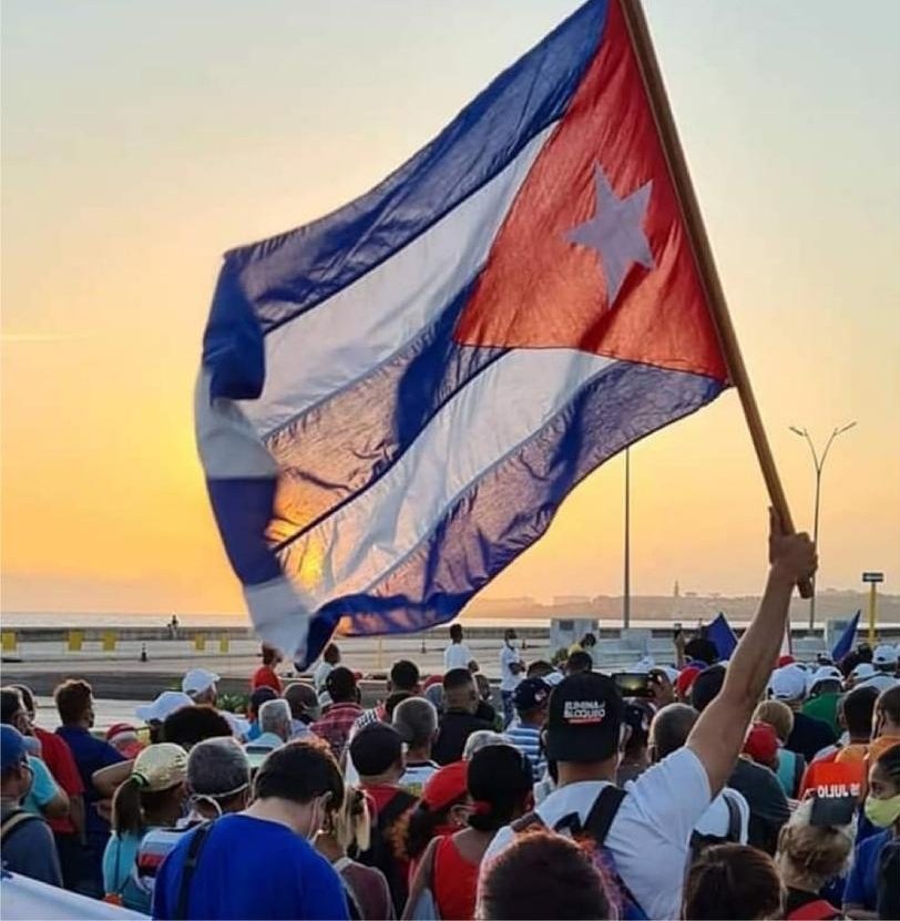 Desde Argentina, decimos bien fuerte ¡ELIMINA EL BLOQUEO!
🇦🇷❤🇨🇺

#BloqueoNoSolidaridadSi #CubaPorLaPaz #CubaViveYTrabaja  #EliminaElBloqueo