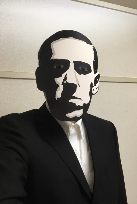 夏祭りでラヴクラフト御大のおめん売ってくれないかな。ブラ製のやつ。狂人が欲しがるぞ。※狂人なので紙製のは自作した 