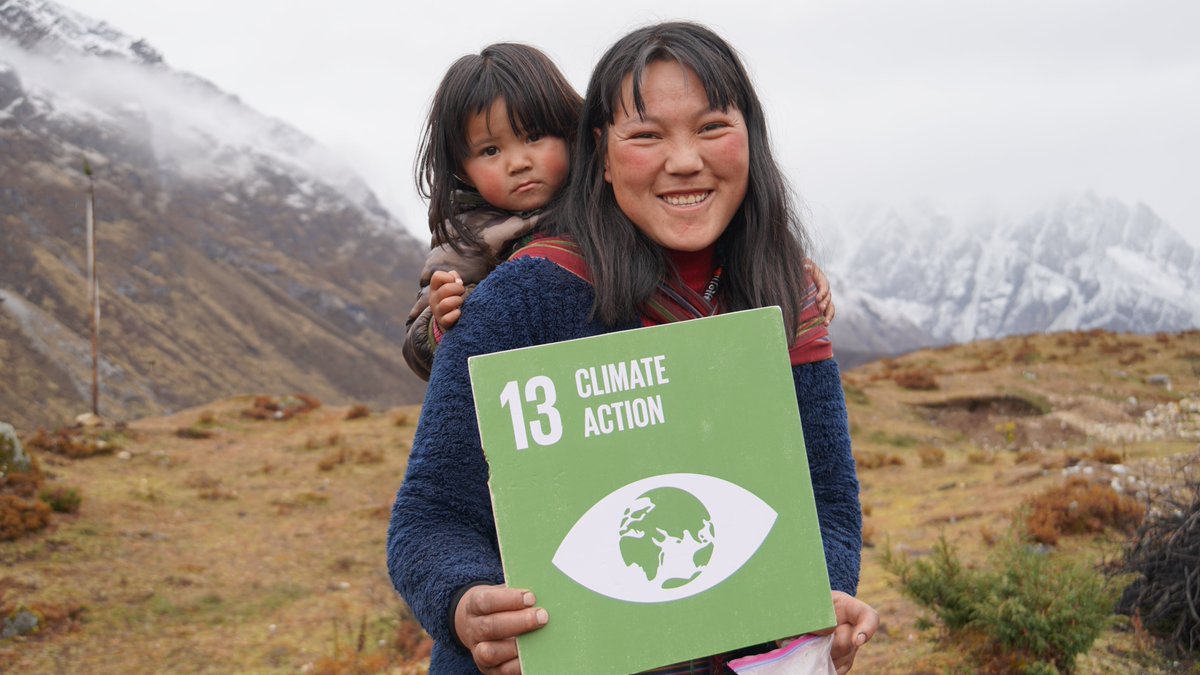 ASteiner's tweet photo. Fossil fuel emissions rebounded to a record high in 2021, erasing any declines we saw during the pandemic- #SDGReport 2022 🌍🔴 
 
At @UNDP we've made our Climate Promise to support 120 countries scale up ambition on mitigation &amp; adaptation.  
 
https://t.co/jzT9LZyVkP https://t.co/RHok5lbRBe