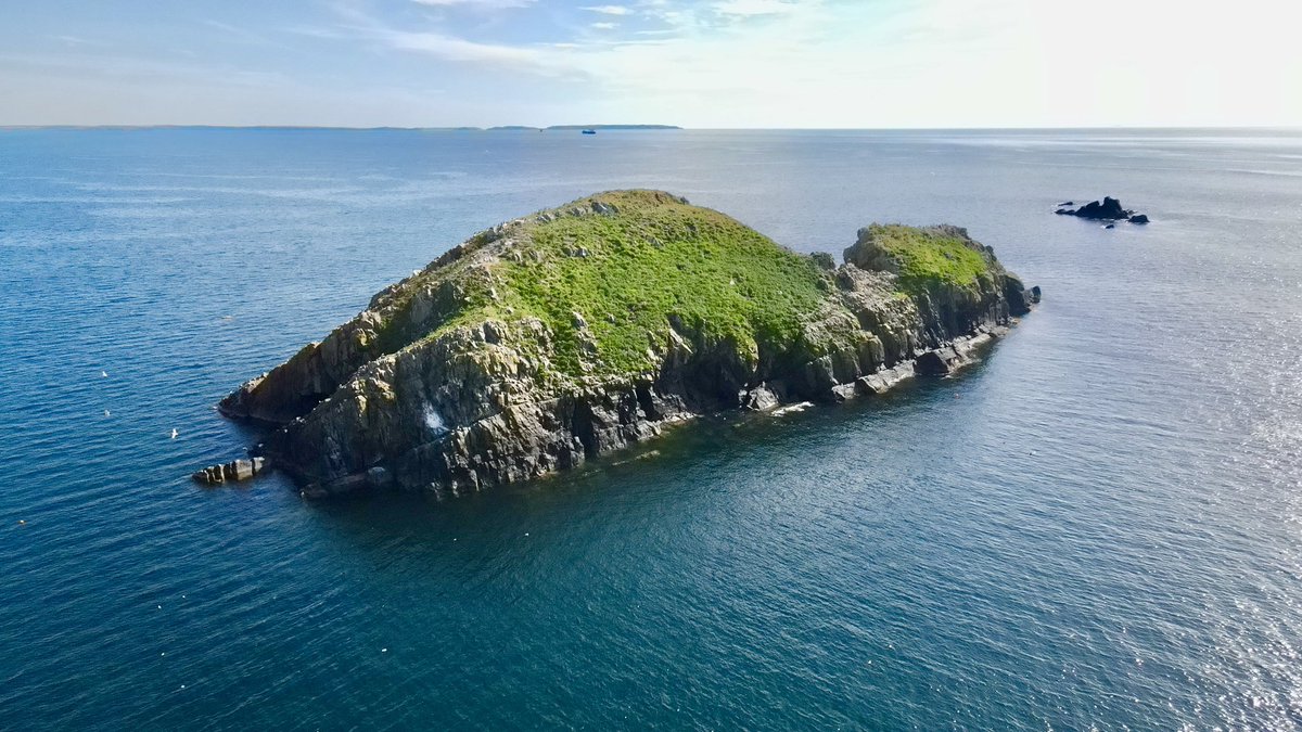 I’m not sure my drone enjoyed that flight was a little bit warm when I landed it! Scorching in #solva today! Perfect flying weather! #DJI #mavicair2 #drone #visitpembrokeshire #pembs #pembrokeshire