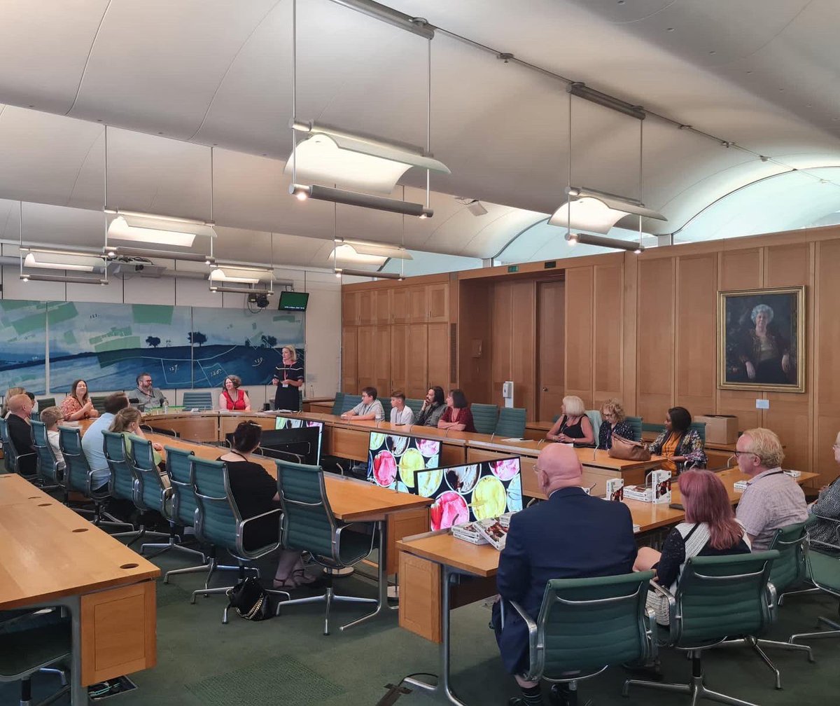 If you can, do pick up a copy of their new anthology, Home to You. 

Thanks to the writers and contributors! Here’s to the next 10 years 🥂

#Wales #Cymru #Arts #literature