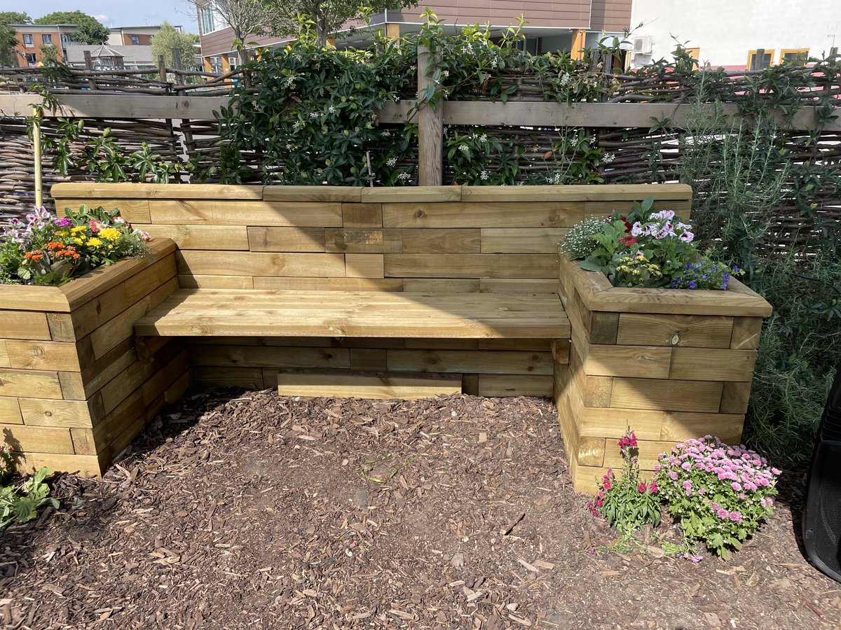 Massive thank you to ⁦<a href="/PortwayE13/">Portway Primary School</a>⁩ for my sister’s beautiful memorial bench