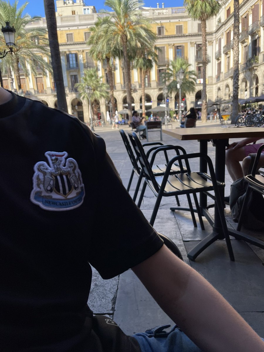 My son's promoting Eddie's famous black and white in Barcelona.
Next time we're here it's for the UCL! ⚫️⚪️
<a href="/NUFC/">Newcastle United</a> <a href="/NUFC360/">NUFC360</a> <a href="/ToonMouthTyne/">𝗠𝗼𝘂𝘁𝗵 𝗼𝗳 𝘁𝗵𝗲 𝗧𝘆𝗻𝗲 #NUFC</a> <a href="/NUFCblogcouk/">NUFCBlog.co.uk</a> <a href="/NUFC_HQ/">NUFC HQ</a> <a href="/NUFCNews24/">NUFCNews24</a> <a href="/nufctrust/">Newcastle United Supporters Trust</a> <a href="/NCSL1892/">Newcastle Consortium Supporters</a>