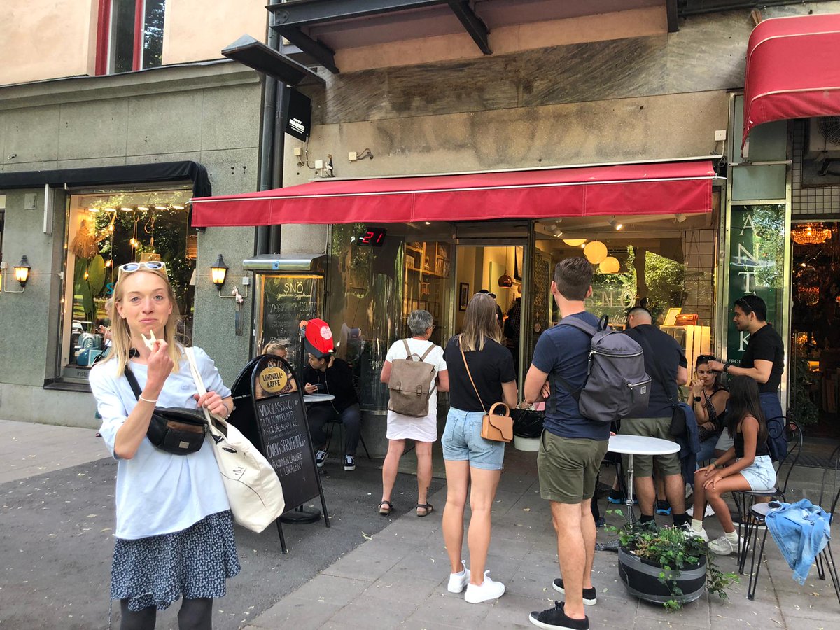 LjrCloos's tweet photo. @GinetteLafit @ChiaraCarlier @jordan 1. How long is the line in front of the place?

At Snö, Stockholm you had to get tickets and wait your turn https://t.co/tucJs7iZVN