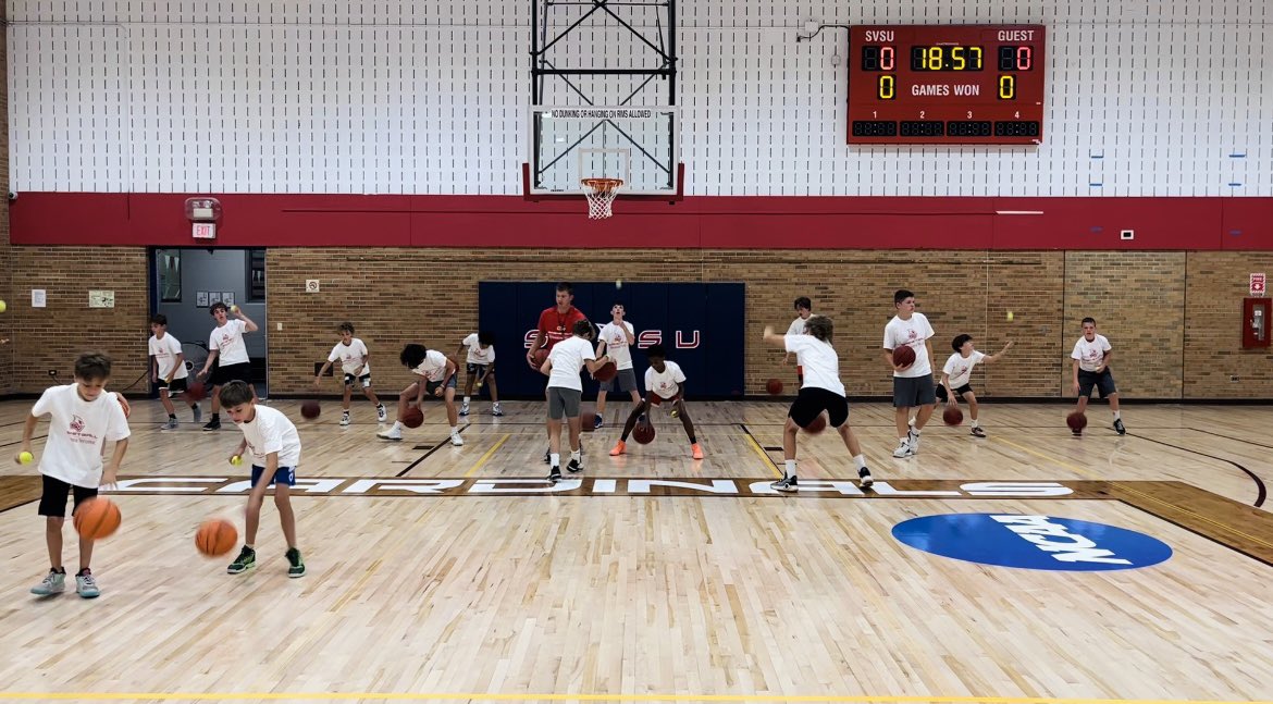 SVSU_MBB's tweet photo. CAMP WEEK!⛹🏽🏀

Youth Camp is back and we’ve got a great turnout. What a fun day 1!!😄 https://t.co/d3ruK0dUvg