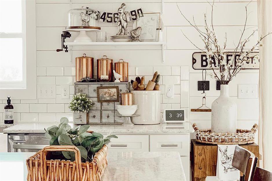 heterosusxual's tweet photo. she’s a ten but house looks like this https://t.co/zVkoF4XYHc