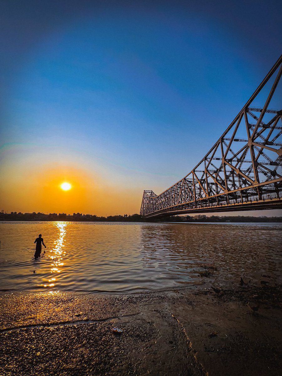The iconic Howrah Bridge, Kolkata. #kolkata #howrah #sunset #photography  #gangaghat #calcutta #shotoniphone, image size:900x1200