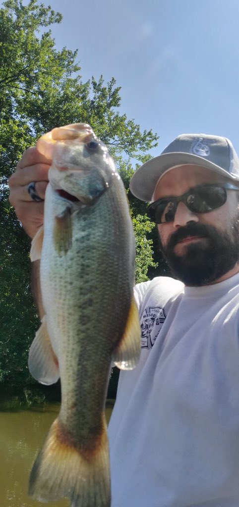 SJShooters's tweet photo. Jason Ross with a nice Largemouth Bass!!! #sjshooters #SJShooters #njfishing #fishinglife #fishingnj #njbassfishing #bassfishing #bassmaster https://t.co/aS1J7W7R28