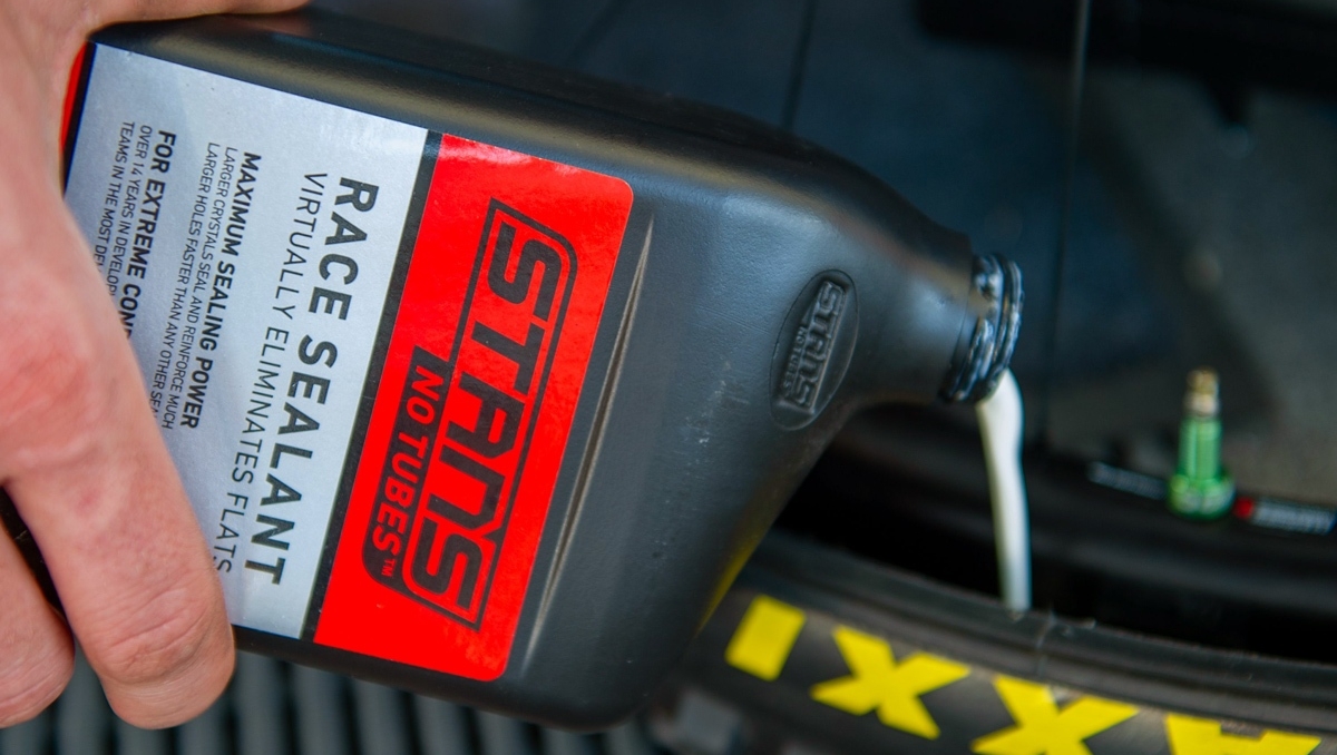 NoTubes's tweet image. If you're new to tubeless tire setups, there's a whole lot of information to digest. So, we put together a guide to cover its benefits, set up instructions, and more: bit.ly/3nrkXVN