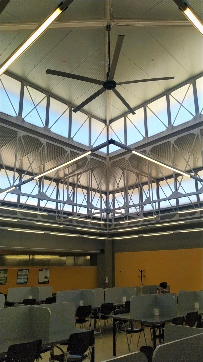 Bctuab's tweet photo. #UABer, la #bctUAB ha estrenat 2⃣ #ventiladors sota les cúpules de la #SalaGeneral i la #SaladeSilenci.
Així s'aconsegueix el confort necessari durant l'estiu i una òptima distribució de l'escalfor a l'hivern.

#EficiènciaEnergètica #UABclima @bibliotequesUAB @magnovent https://t.co/X4INsrmjT4