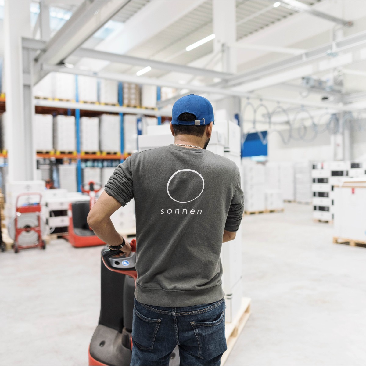SonnenUSA's tweet photo. Become part of our team. Help us change the world. We are on a mission to innovate intelligent energy solutions that enable a clean, reliable, and affordable energy future for everyone. 

See our open jobs: https://t.co/4yppFSZFQd https://t.co/HhKqCfZJxB