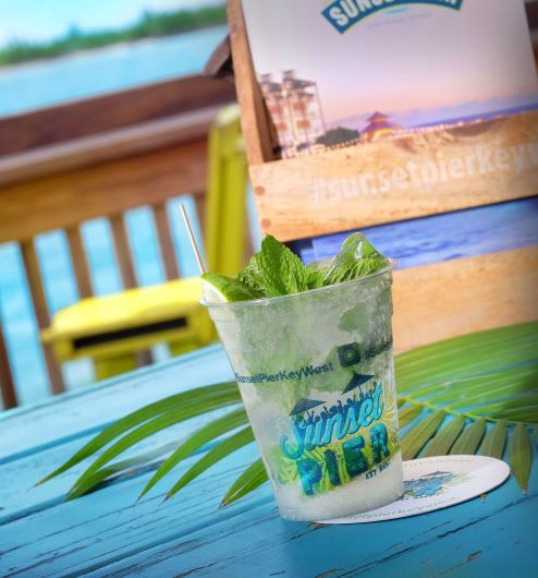 OceanKeyResort's tweet image. Nothing like a freshly muddled mojito at the Iconic Sunset Pier Tiki Bar! The best way to enjoy #nationalmojitoday 

Kick back with live music, epic views and our no worries #keywestlife

#tropicaldistancing #oceankeyresort #sunsetpier #mojito #keywest #noblehousehotels