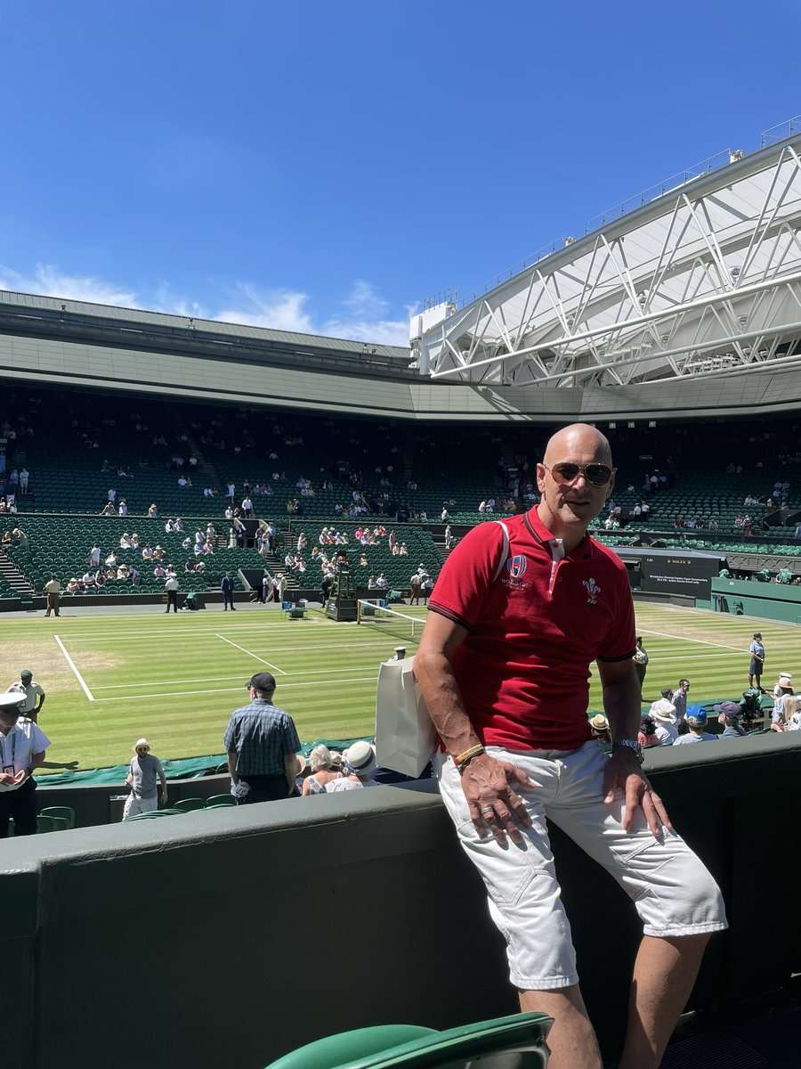 Met many well know faces at the mens final yesterday,but this one’s gotta be worth a mention.Thank you for the photo.And the final was epic too!
👍🎾
@RamiMalekOnline 
#WimbledonFinal #Wimbledon2022