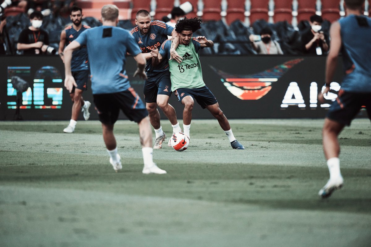 ManUtd's tweet photo. Getting set for our first game of #MUTOUR22! 💪🔥

#MUFC https://t.co/CKvE9u92HW
