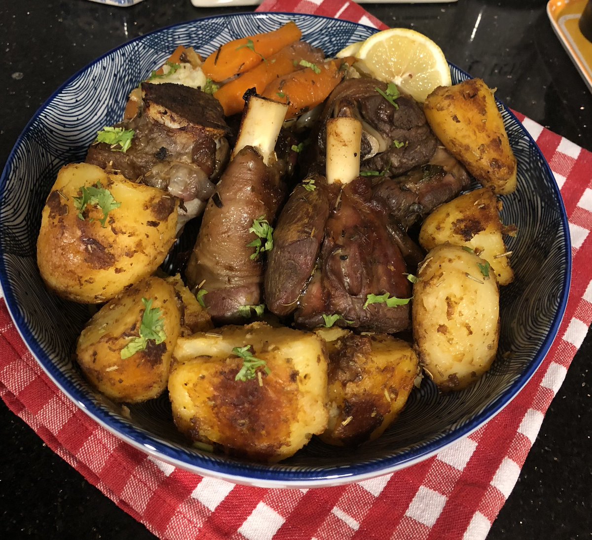 FoodieSoul6's tweet photo. Roasted lamb, potatoes and vegetables
🥕🥦🍋🥔🥩
#dinner #roastedlamb #sucuulent #amazingandflavorsome #tender #roastedpotatoes #roastedveggies
#homeroasted #homechef #foodie
#foodphotography #foodinfluencer❤️ https://t.co/63zkdWSUNv