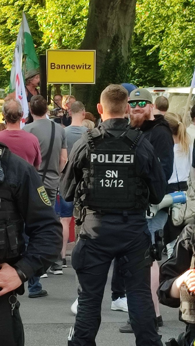 DresdenBengel's tweet photo. 19:10 // Hehe #dd1107 https://t.co/1OWxiPAgxa