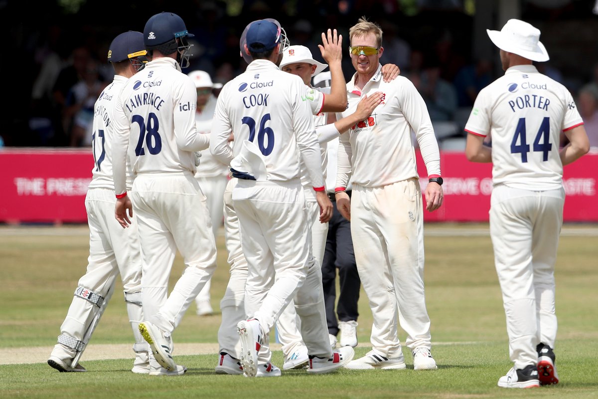 That's the end of Day One here at Chelmsford 🏏

After bowling Gloucestershire out for 136, Tom Westley's side ended the day 127-1, trailing by just 9 runs 👌

Cook and Westley will start tomorrow on 61 and 50.