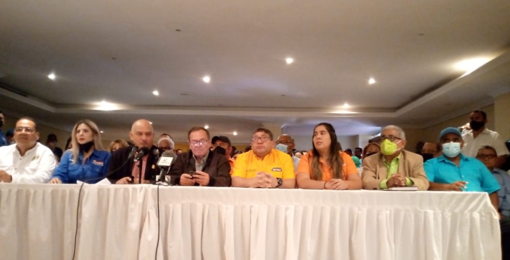 AvilioTroconiz's tweet photo. Hoy constituimos la Plataforma Unitaria Zulia: Primero Justicia, AD, UNT, VP, Encuentro Ciudadano, COPEI, Causa R, Convergencia, MPV, Proyecto Venezuela, PCD y Zulia Humano.

Desde el Zulia, como punta de lanza, demostrando unidad en la lucha para lograr el cambio que necesita 🇻🇪 https://t.co/TGNSnthNM3