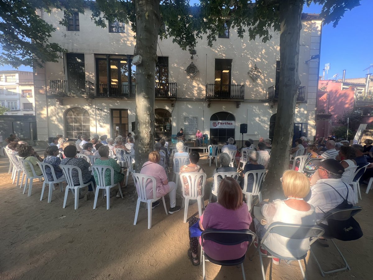 MontseGirbi's tweet photo. A la cloenda de la Universitat d’Estiu del Moianès @uramonllull a #Moià amb una experiència de vida des de l’humor amb @JoanPera_  @comarcamoianes https://t.co/uINRTA7fRT