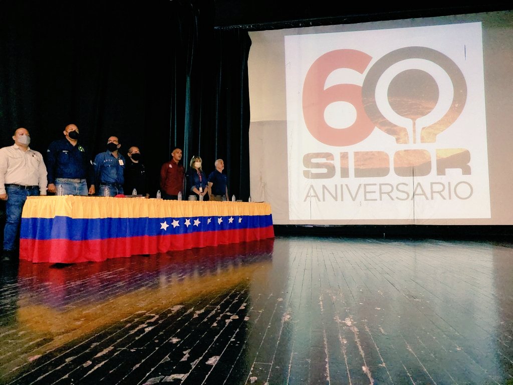 Sidor_oficial's tweet photo. Con las gloriosas notas del Himno Nacional, entonadas en voz del Comandante Hugo Chávez, la clase obrera sidorista inicia el programa de celebración de los 60 años de la 1era Colada de Acero de #Sidor https://t.co/9S5gwaFKUj