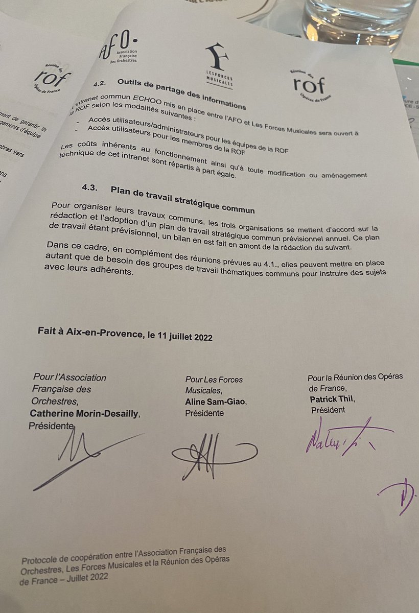 C_MorinDesailly's tweet photo. Événement ! Pq ns partageons les mêmes préoccupations &amp; engagements pour notre secteur de la musique de patrimoine &amp; de creation, pq ns voulons relever ens les défis à venir,ns avons signé auj à Aix @aforchestres @ReunionOperasFr @ForcesMusicales un protocole de coopération ! 👐 https://t.co/tqx0rvl1jD
