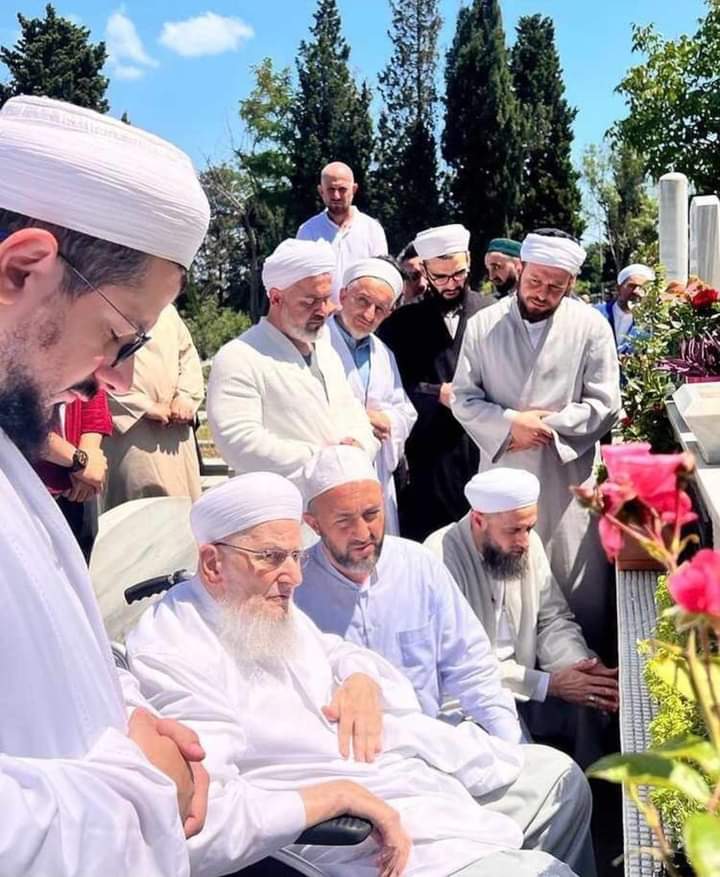 Zâhir ve bâtınını ikmâl etmiş, ilmini irfan hâline getirmiş âlimler, peygamberlerin vârisleridir.”  (Ebû Dâvud) Yolunuz YOLUMUZDUR ELHAMDÜLİLLAH ☝️ Mübarekekler 🍀