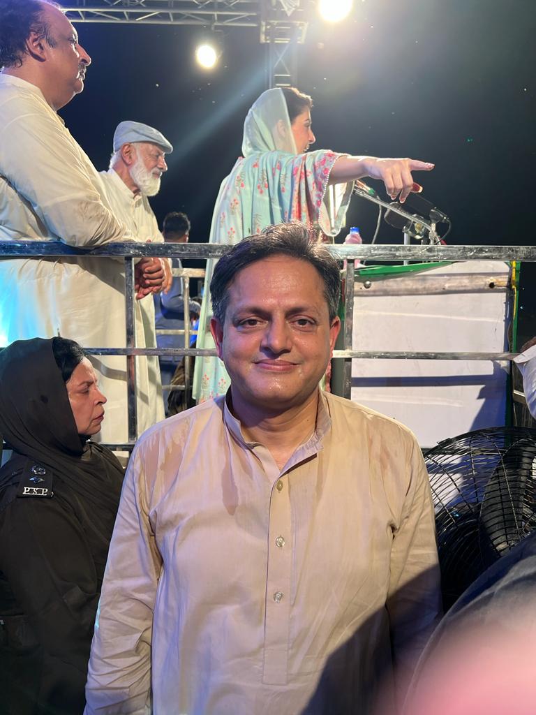 babar_mpa's tweet photo. #رانابابرحسینMPA 
 90 موڑ قائد کی بیٹی مریم نوز شریف صاحبہ کے ساتھ اسٹیج پر موجود.
@MaryamNSharif https://t.co/tZTn0kptXr