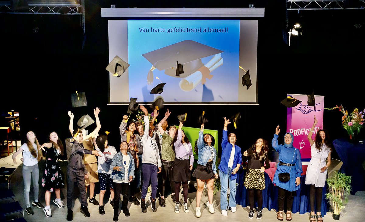 #Supertrots zijn we op onze doorzetters die hun diploma hebben ontvangen. 3 jaar zijn ze op zondag naar school gegaan. Ze hebben in zichzelf geïnvesteerd en ze zijn meer waard geworden. Ze weten meer, ze hebben meer ervaring, ze kunnen meer! #masterclass2022 #diploma