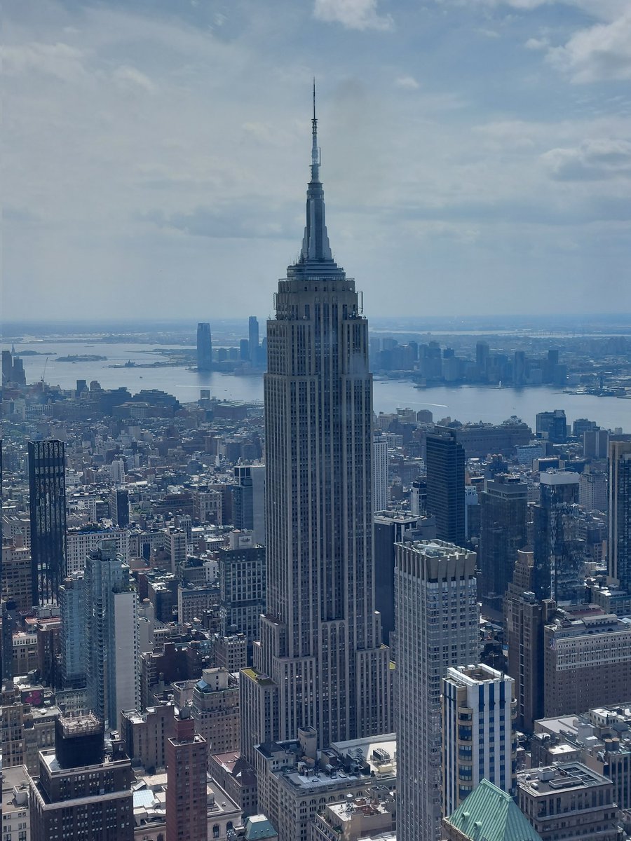 NYCmixedbreed's tweet photo. My awesome view from @SummitOV Had SO much fun my birthday weekend!!! 🥰 
#NYC 
#EmpireStateBuilding
#TheEdge
#MetLifeBuilding
#BryantPark https://t.co/CgH2FxFeMd