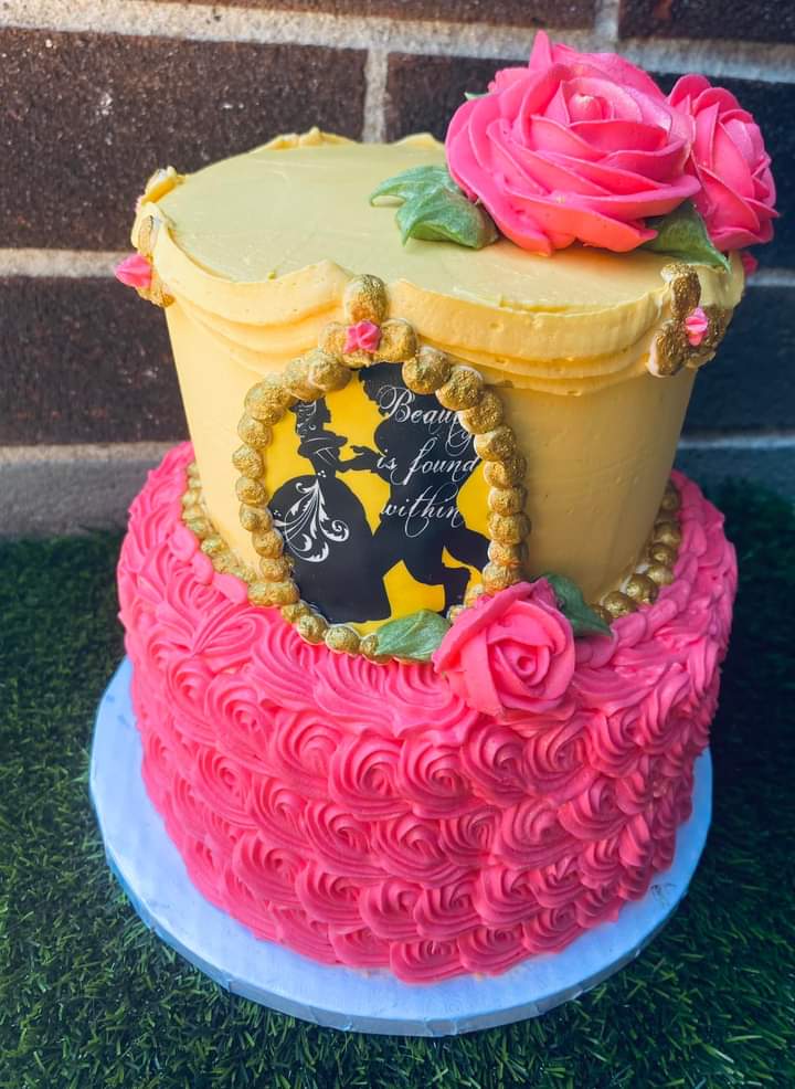 DoreneShaver1's tweet photo. So my #daughter had #3#cakeorders in one day,I'd say she did a magnificent job💛🧡💚❤️#beautyandthebeast #cake #strawberrysprinkelscake and #sunflowercake n #cupcakes #mydaughterthepastrychef and #artist single mom with 4 kids 😋🙏 https://t.co/Vq0gdi21L1