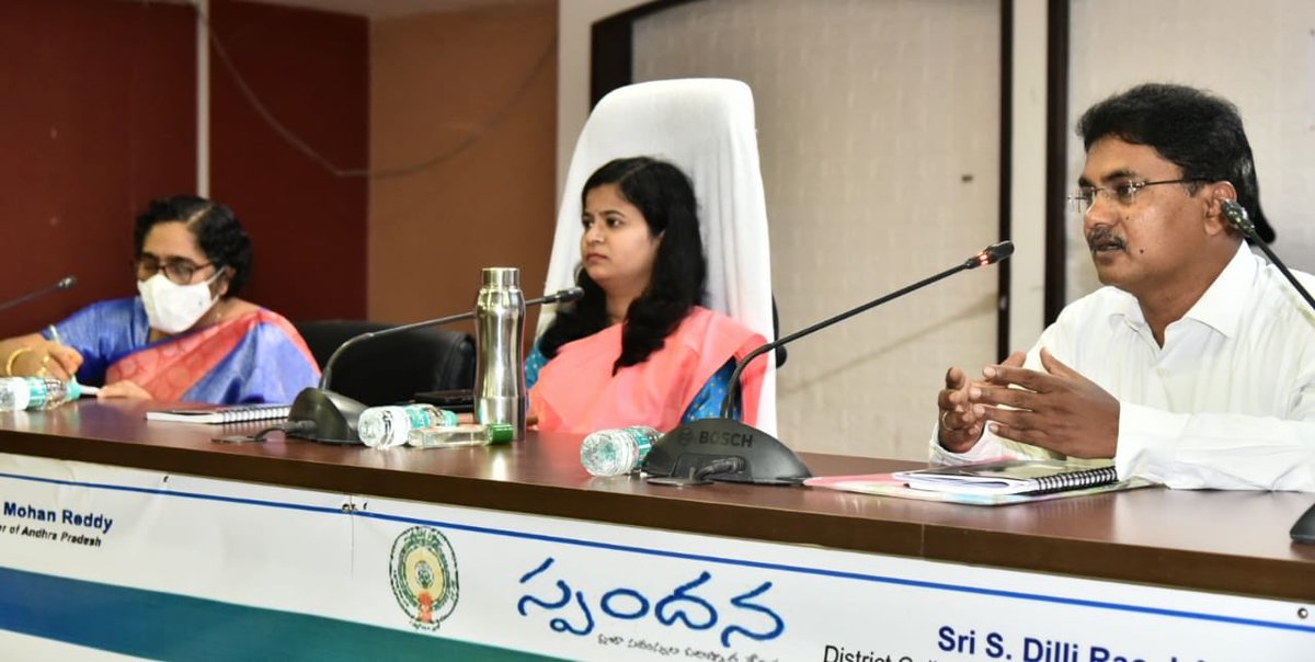 GLNaidu3's tweet photo. Marketing of 5 kg APPU Cylinders thru FPS dealers. Organised a meeting in Vijayawada in the presence of District Admin for creating visibility to APPU Cylinders thru FPS Network https://t.co/IZO4I7gWH4