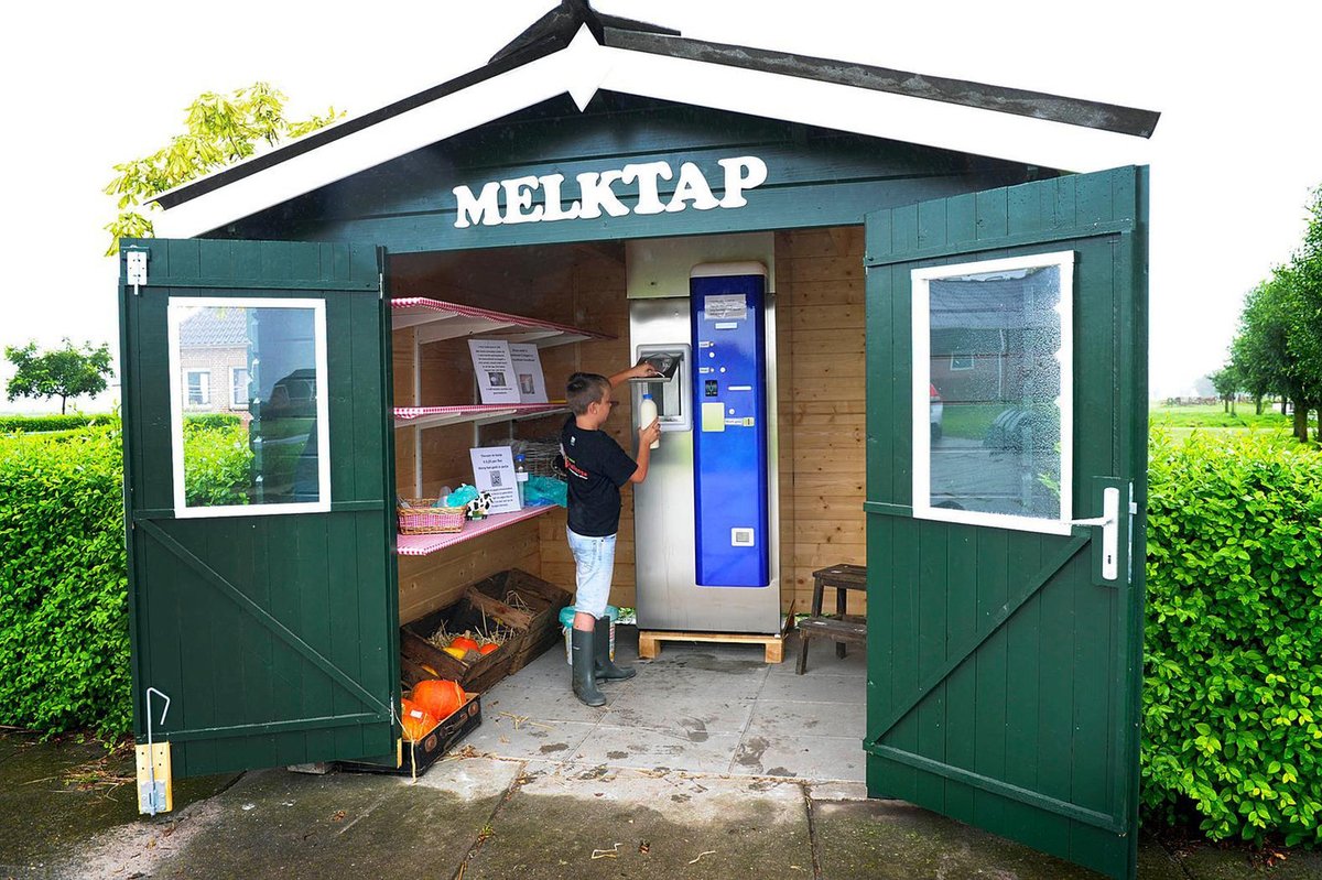 Mijn vrouw en ik hebben brainstormsessie gedaan. Conclusie: we kunnen 80% van onze boodschappen rechtstreeks bij een boer kopen binnen 10 km van huis.
Vlees, melk, brood, kaas, eieren, ijs, groenten, aardappelen: it's all there!
Dag #Jumbo, #AH Appie en #Lidl.
#boereninverzet