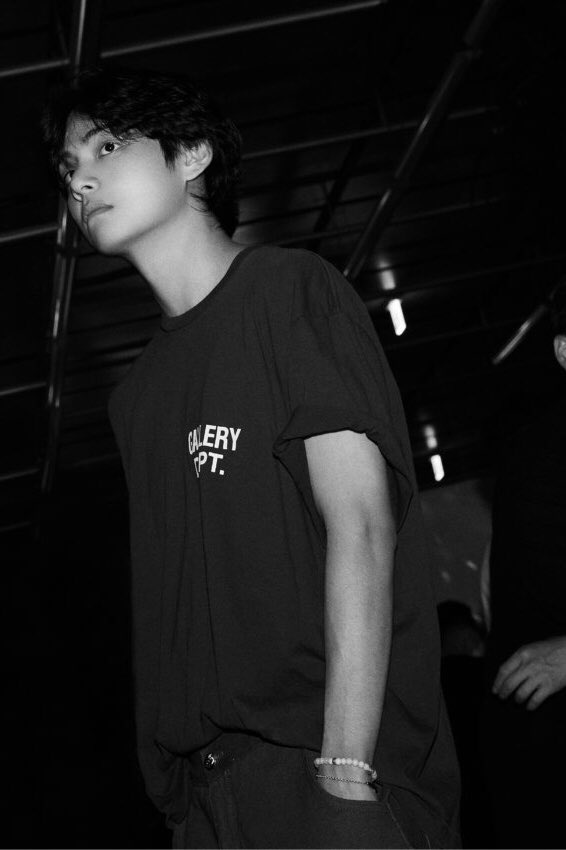 rockstarkthh's tweet image. kim taehyung, the man you are