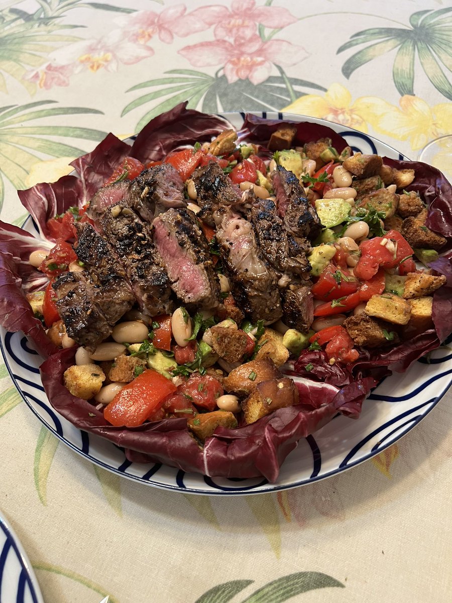 Hokey smokes this was amazing! I used a rib eye (had it in my freezer. Marinated it for a bunch of hours with garlic olive oil, balsamic, salt, pepper & garlic)  but use whatever protein you want. “Steaks wirh Tuscan Style Cannellini Beans” #CookingLight