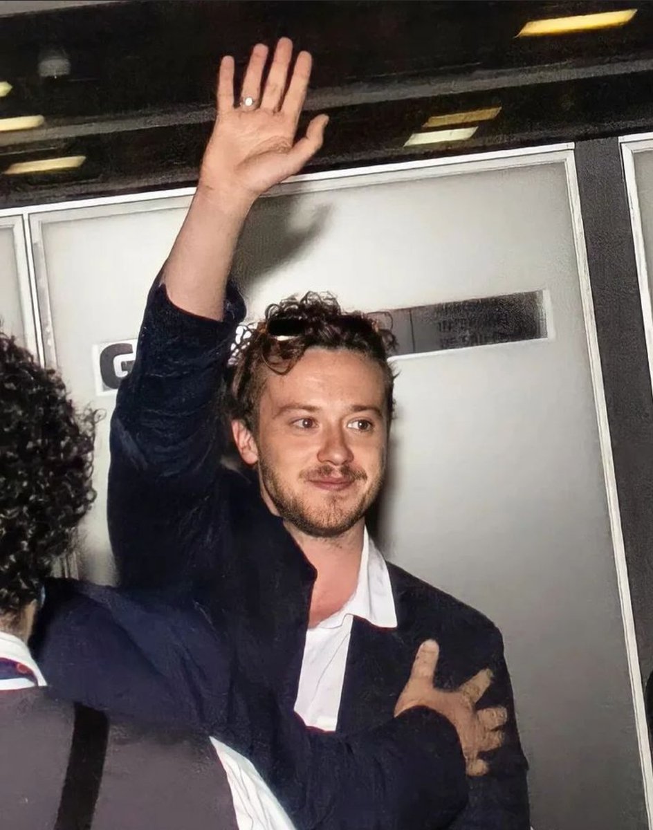 munsxne's tweet photo. Never getting over these pictures of him https://t.co/Gt47I6qPie