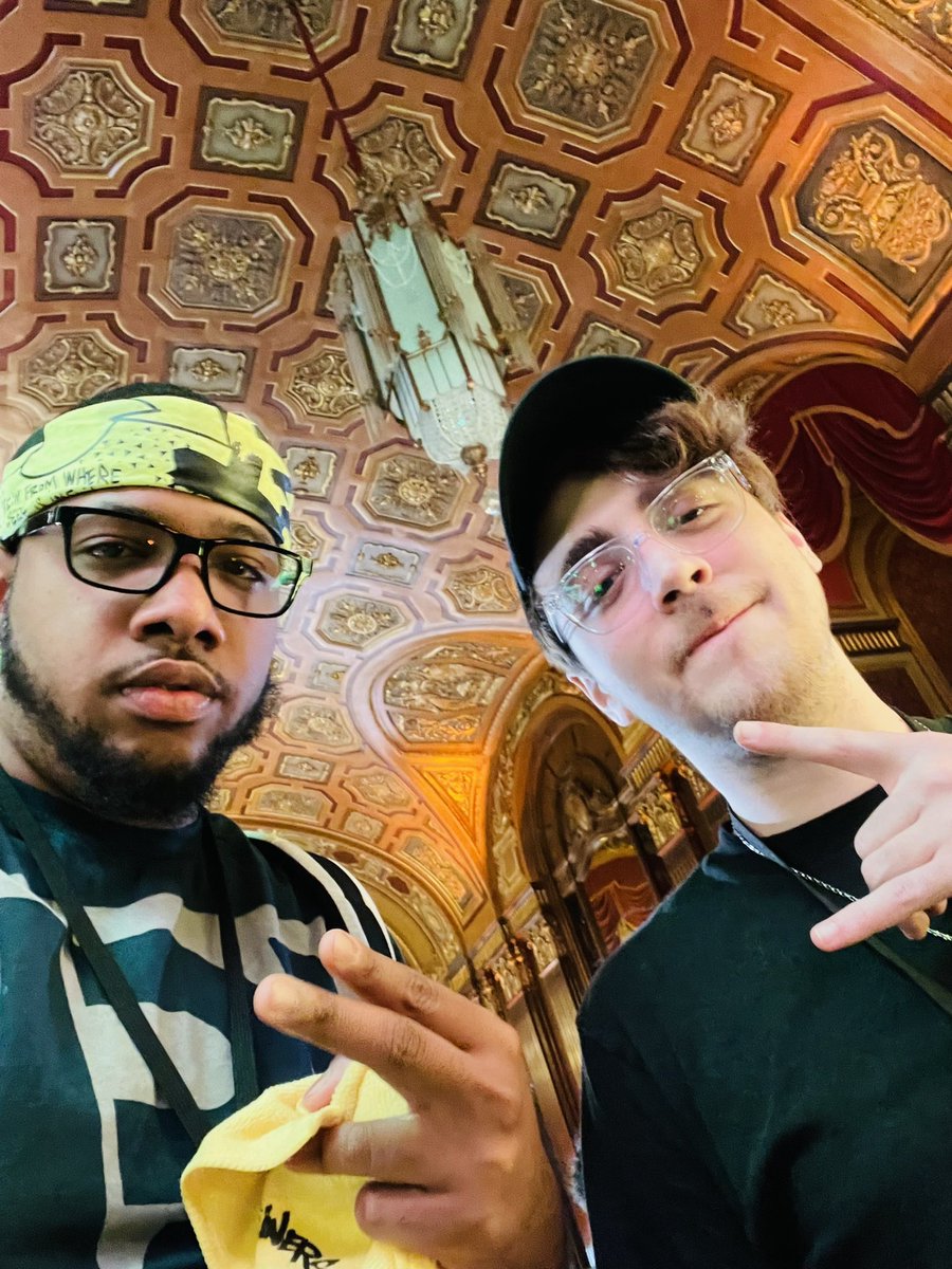 YourNoth1ng's tweet photo. NY was fun @Clayster #KingsWeekend https://t.co/nrGjlxaNqp