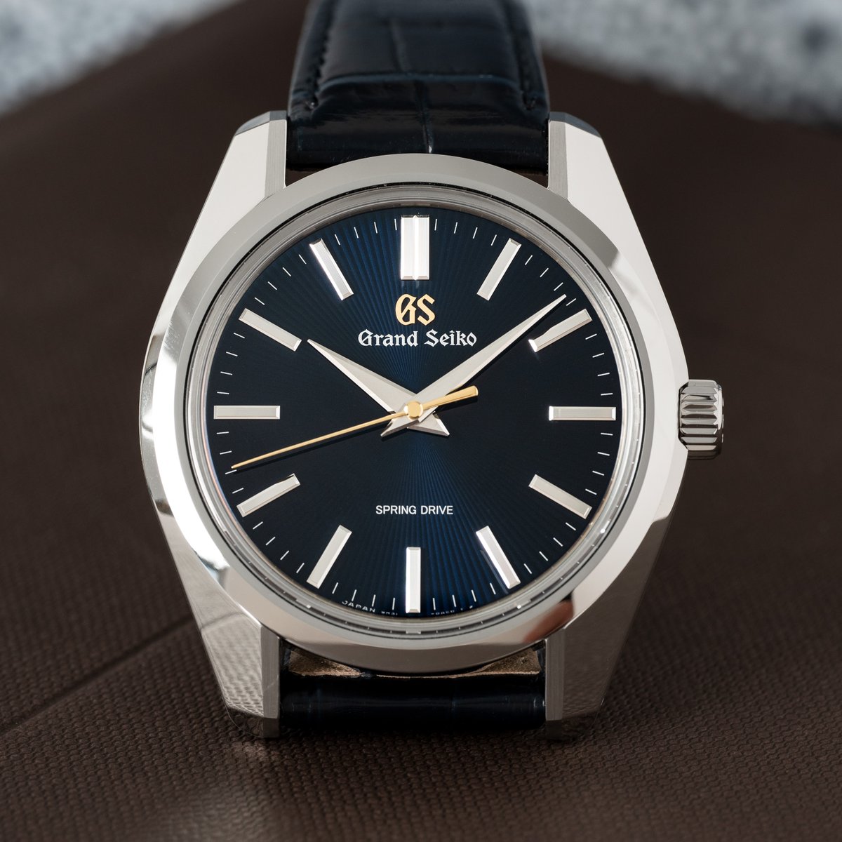 Inspired by the full moon casting shadows over the Shinshu mountains from its highest point in the sky, the new 44GS 55th Anniversary Limited Edition #SBGY009 is a limited edition of just 1,500 pieces that deserves a closer look. Learn more here: bit.ly/3IOgFl1