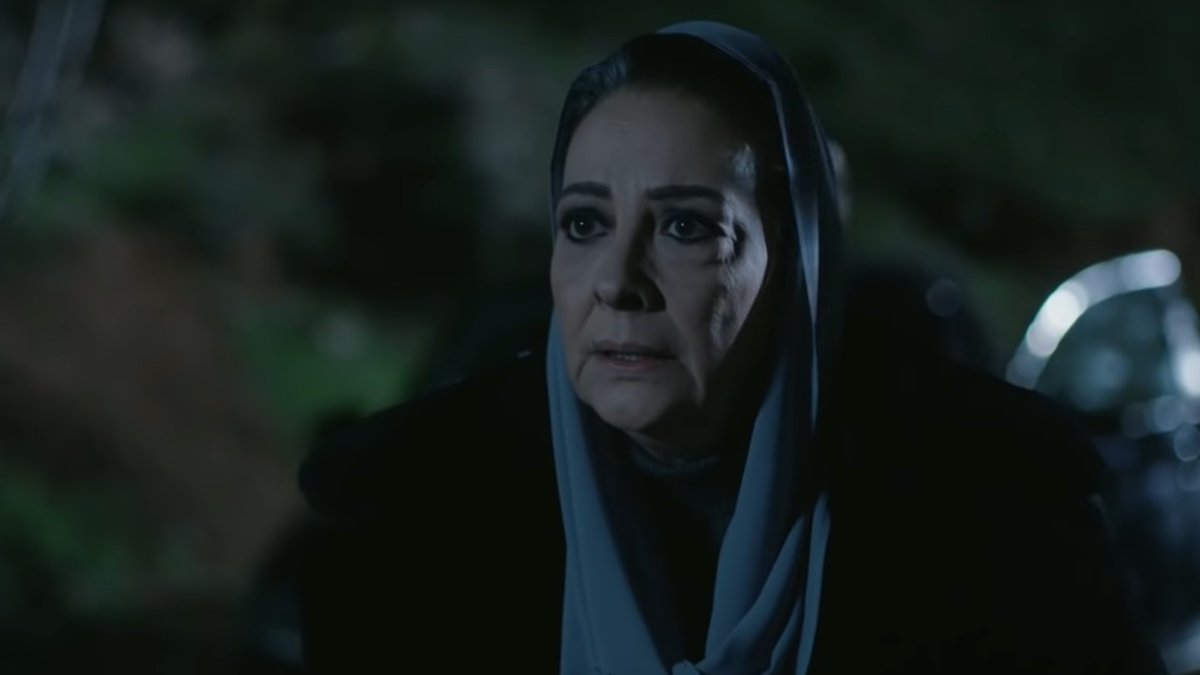 - Que hace usted aqui debe irse Señora 
- No sabemos que vaya a pasar 
- Vayase <a href="/AzizeMx/">🇲🇽Azize Aslanbey Mx🇹🇷</a> #HercaiEnImagen