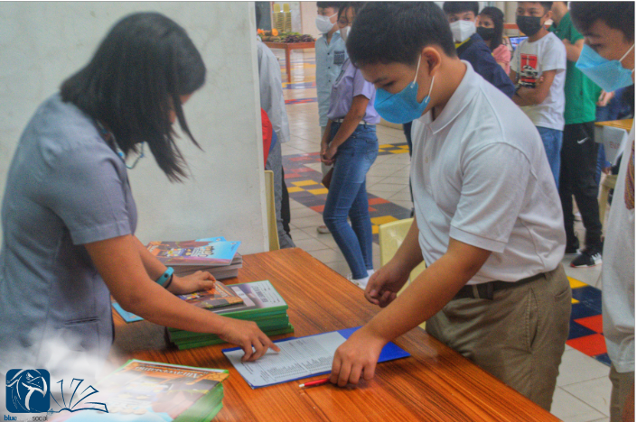 adzujhsbep's tweet photo. Yesterday marked the release of the Grade 7 students’ Learning Kits!

Grade 7 students may also pick up their copies on Friday, July 22, 2022, while other grade levels are to receive the Learning Kits on their respective onsite schedules. 

#Attraversiamo
#JHSBackToSchool https://t.co/QMGkFQ1J0r