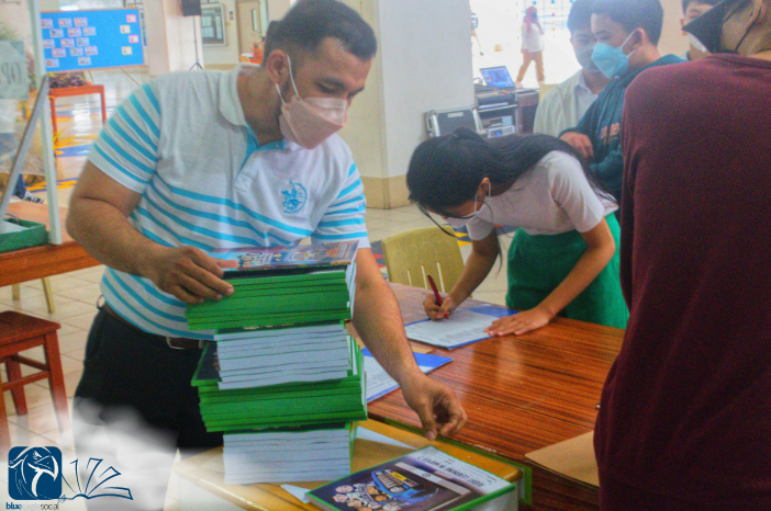 adzujhsbep's tweet photo. Yesterday marked the release of the Grade 7 students’ Learning Kits!

Grade 7 students may also pick up their copies on Friday, July 22, 2022, while other grade levels are to receive the Learning Kits on their respective onsite schedules. 

#Attraversiamo
#JHSBackToSchool https://t.co/QMGkFQ1J0r