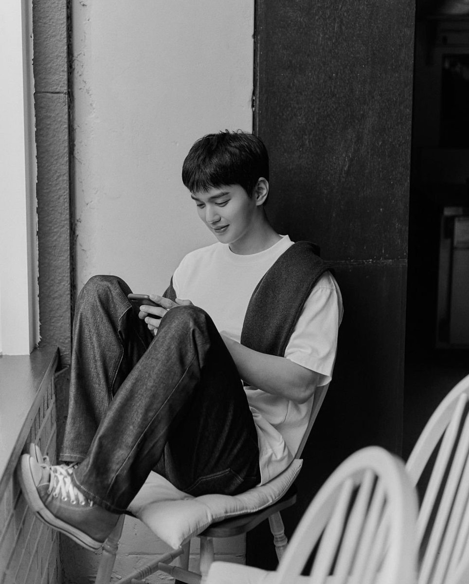 YooSeungHoTeam's tweet photo. Reposted from dandyoo93_official 😆 https://t.co/6QvfP5wE5I
