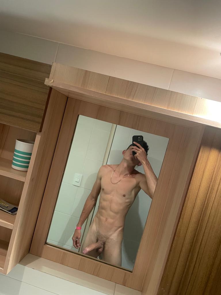 ManrriqueMi's tweet photo. Alguien que me acompañe para dormir?

#onlyfanspromo https://t.co/biWTRsntMM