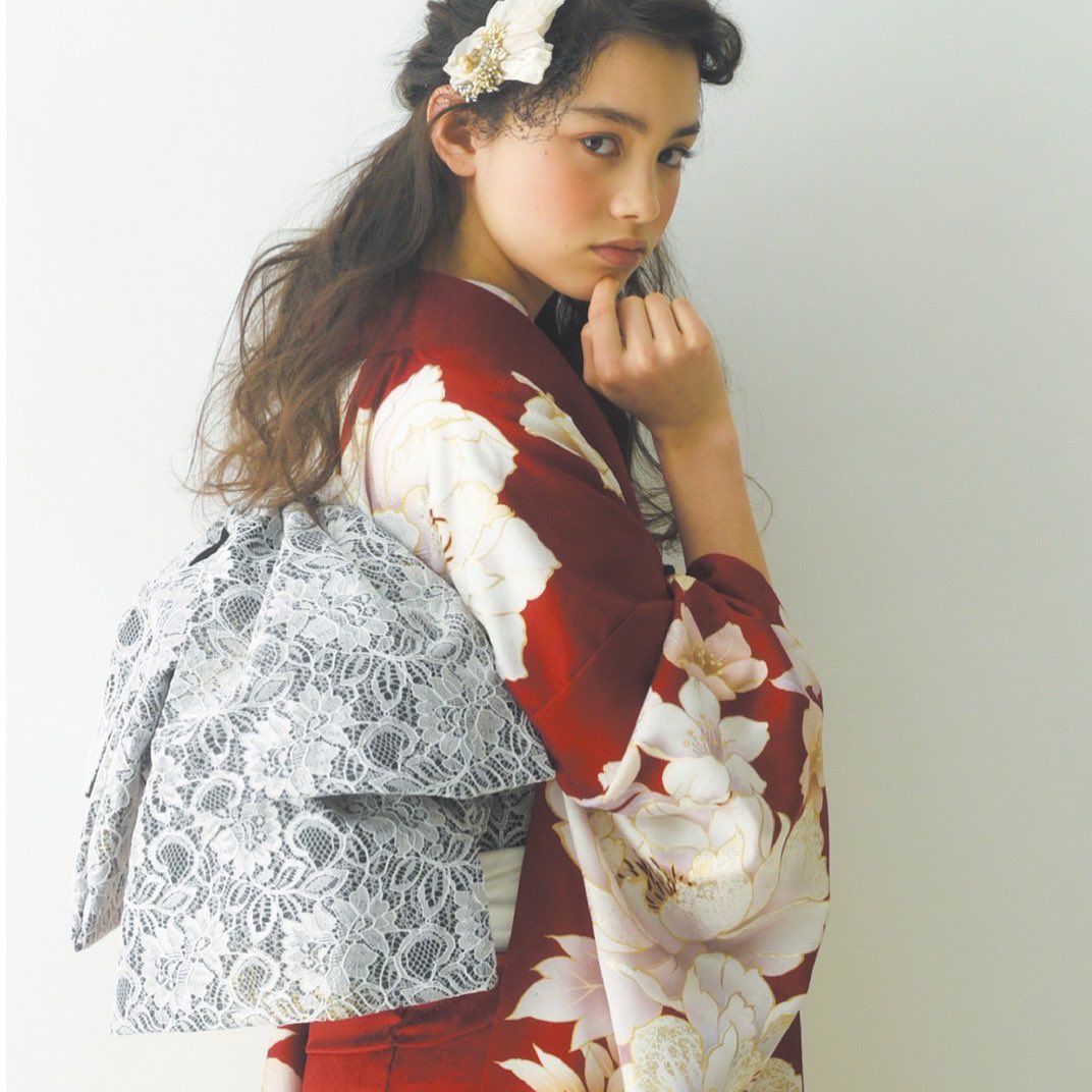 MutsuWedding's tweet photo. 新作お振袖のご紹介です🌼
『着たくなる日』から
新作お振袖が入荷予定です✨
県内では、
ササキ美容院　BLANCHEのみの
取り扱いとなっております🦄
#マタニティフォト 
#お宮参り #100日 
#ハーフバースデー 
#1歳誕生日 #誕生日 
#卒園 #卒業 #入園 #入学 
#七五三 
#2分の1成人式 
#成人式 #記念日 https://t.co/w9FXlaFPXM