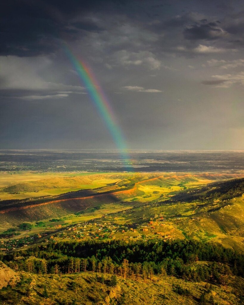 ✈️ On your travels, make sure to take a moment to appreciate the vast great outdoors. Find your peace in nature, then return back to the buzzing and vibrant city of Fort Collins. You may even be lucky enough to gaze upon a rainbow like this one. 📷 @… instagr.am/p/CgLUW03jfJV/