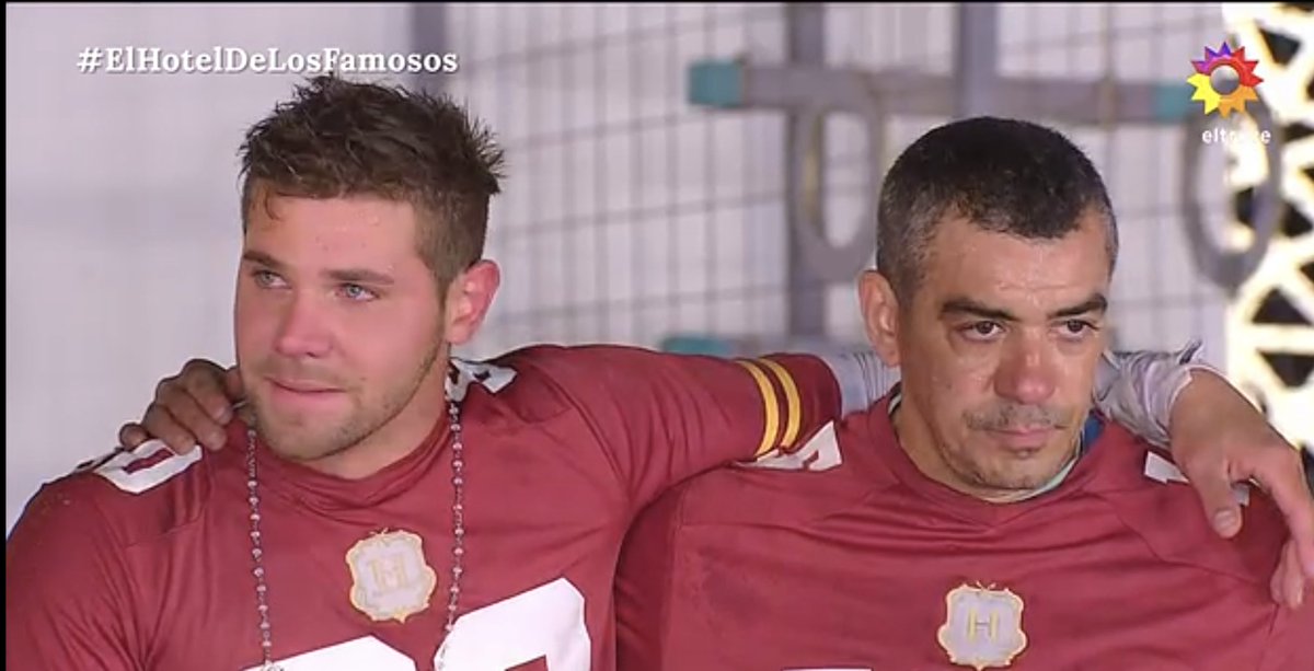 MoskitaMuertaOk's tweet photo. Locho se va con la frente bien alta de #ElHotelDeLosFamosos hay que ver de acá en más cómo sale el resto 
11 puntos toca el Reality con la salida de @LochoLoccisano https://t.co/OkQombcIjZ