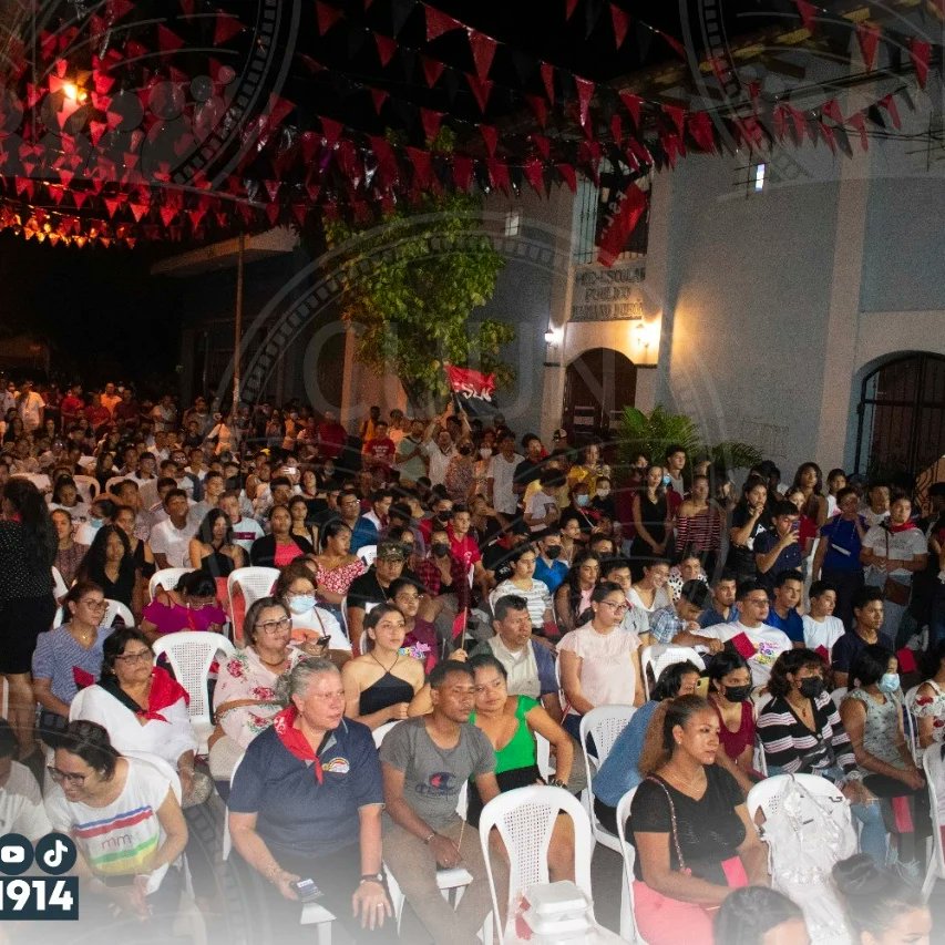 Comunidad Universitaria de nuestra  UNAN-León llevo a cabo en Alegría y amor vigilia revolucionaria a vísperas de celebrar el 43 aniversario de nuestra Revolución Popular Sandinista.

#4319FuerzaDeVictorias 
#43191SandinoVive
#4319SiempreLibres
#CUUN1914