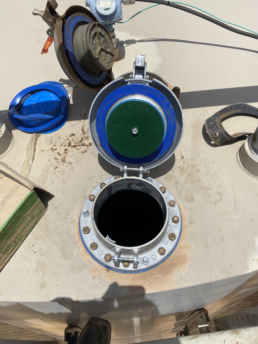 TFG870's tweet photo. If your thief hatches look like the first photo you are failing at simple preventative maintenance. Keep your hatches cleaned and greased and spend the money on Viton washers &amp; gaskets.  #EFT #Emissions https://t.co/KekeSxnf9y